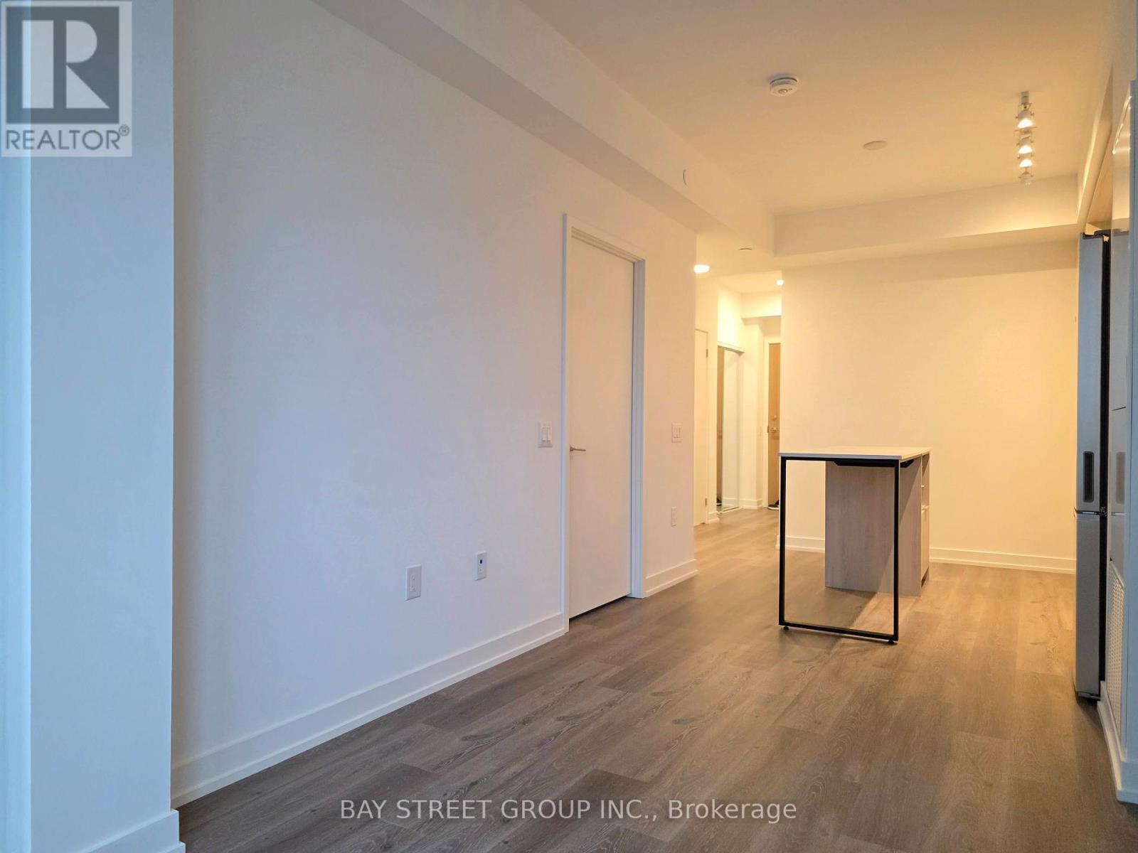 1706 - 395 Square One Drive, Mississauga, Ontario  L5B 0G7 - Photo 4 - W12549814