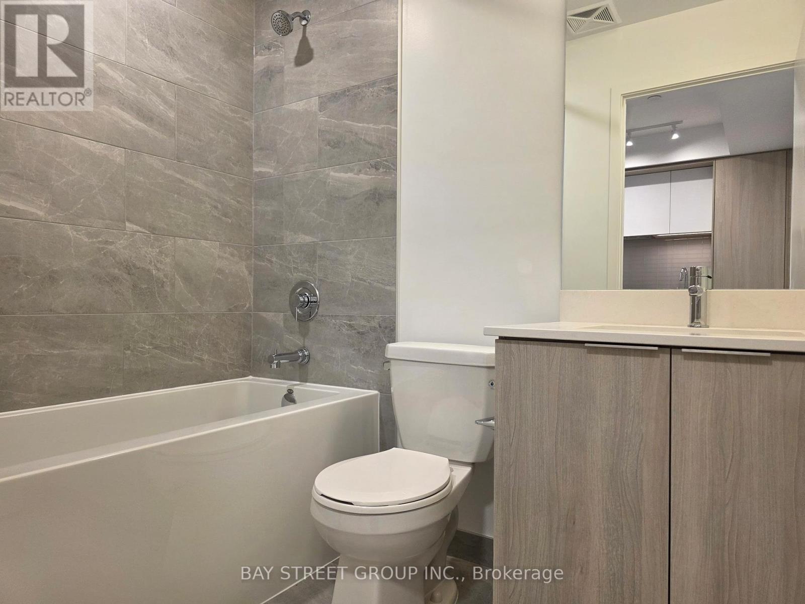 1706 - 395 Square One Drive, Mississauga, Ontario  L5B 0G7 - Photo 8 - W12549814