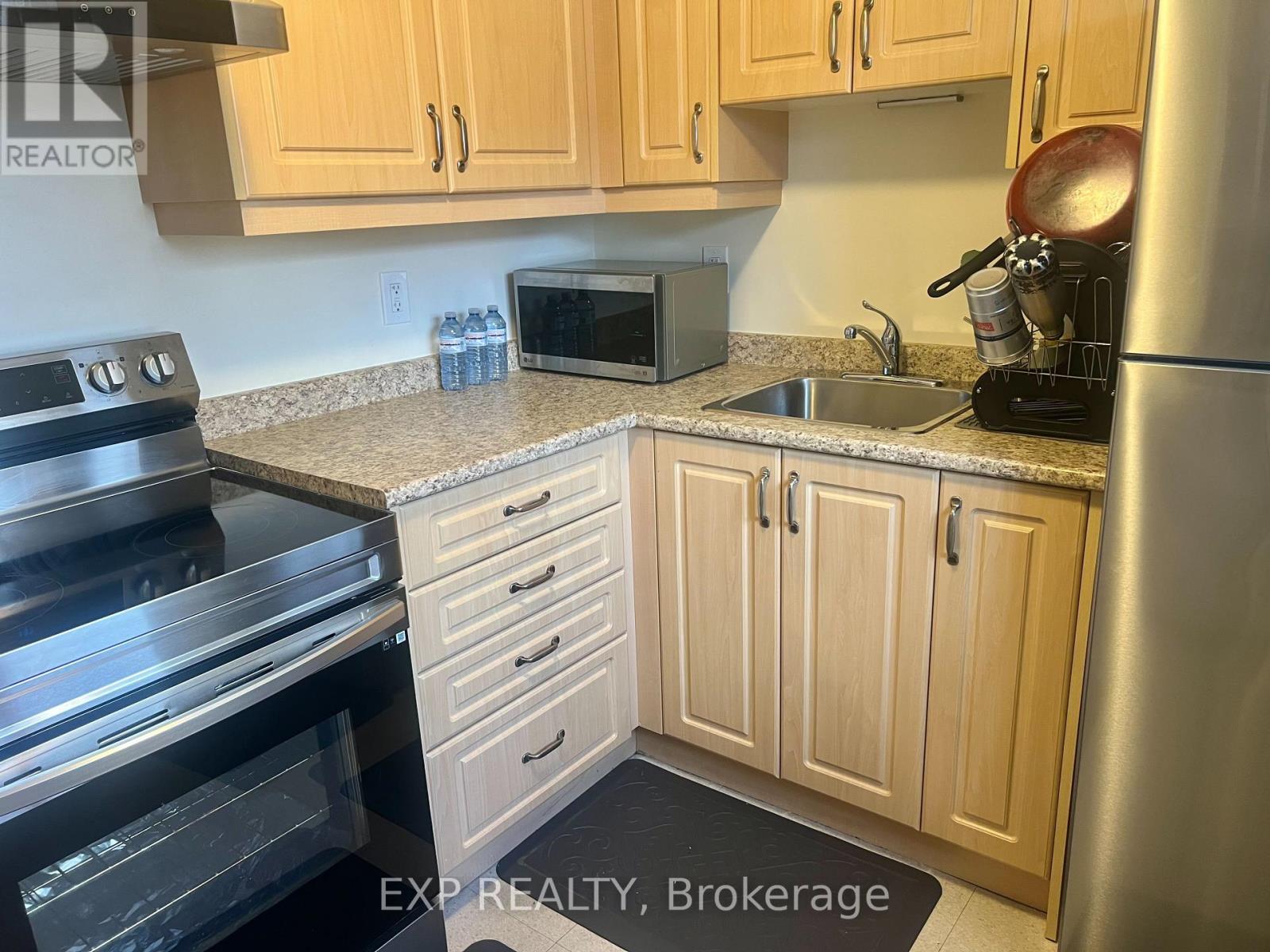 19 Darras Court, Brampton, Ontario  L6T 1W7 - Photo 6 - W12549826