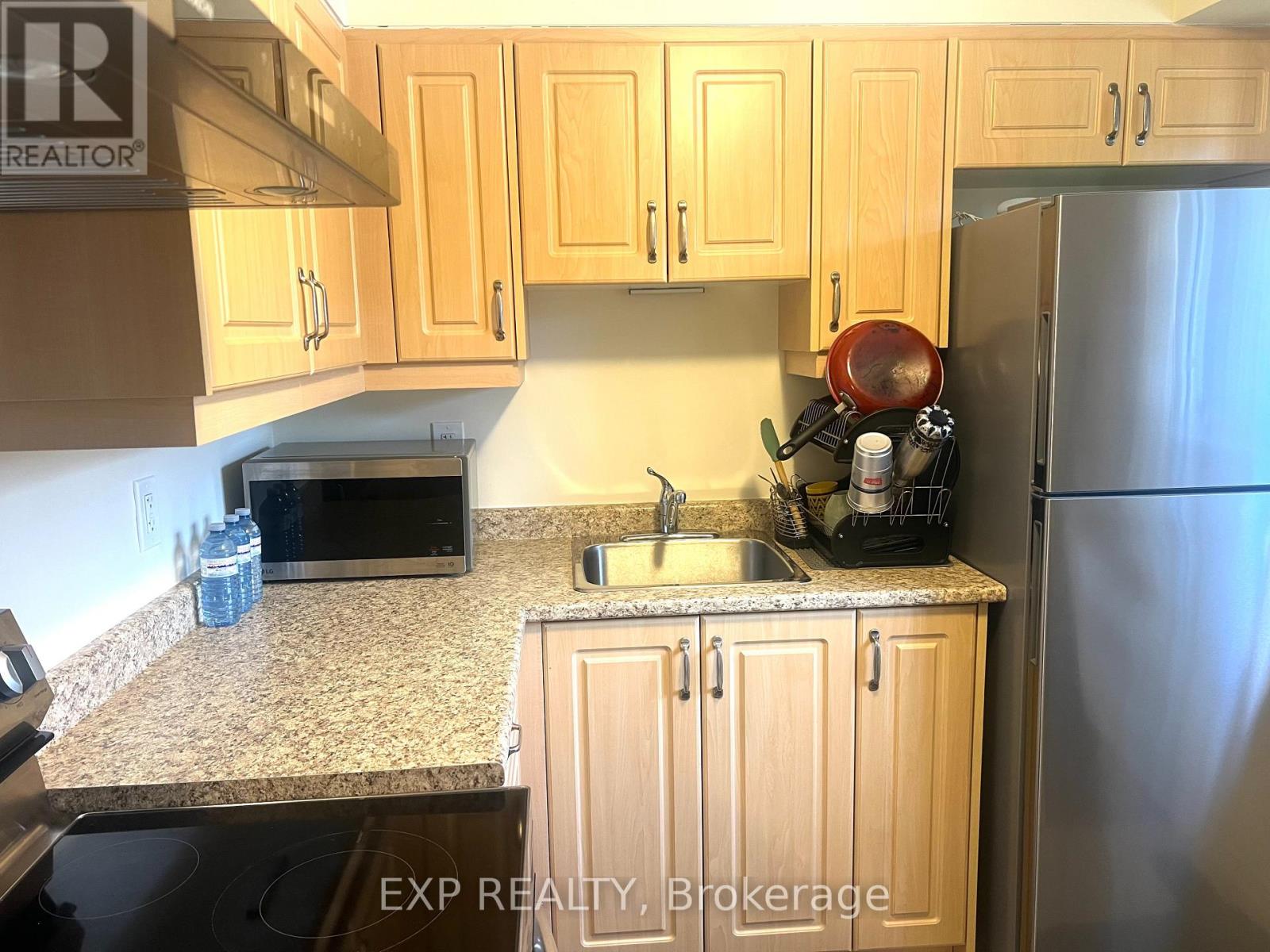 19 Darras Court, Brampton, Ontario  L6T 1W7 - Photo 9 - W12549826