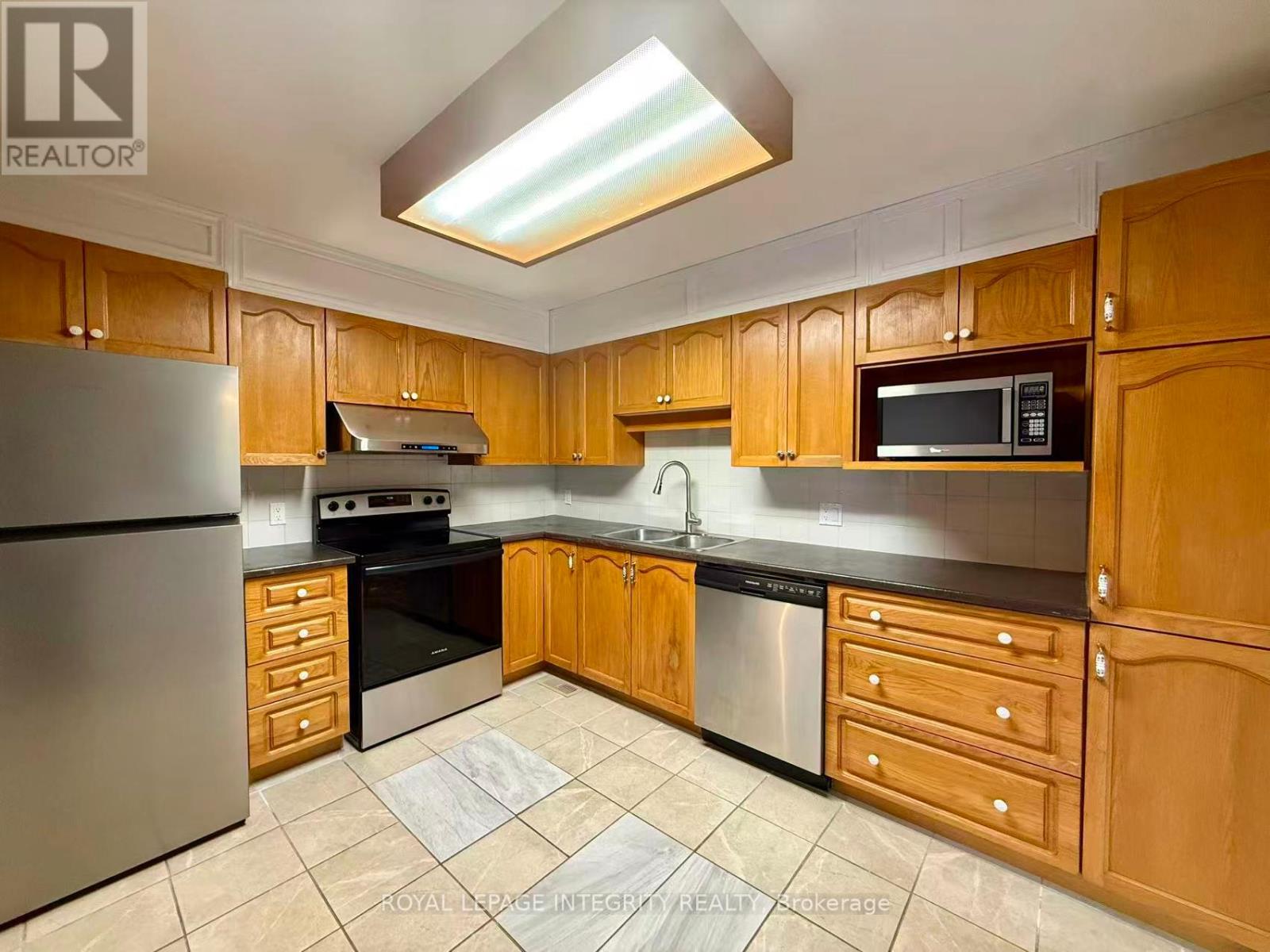 3 Baton Court, Ottawa, Ontario  K2L 4C8 - Photo 6 - X12549840