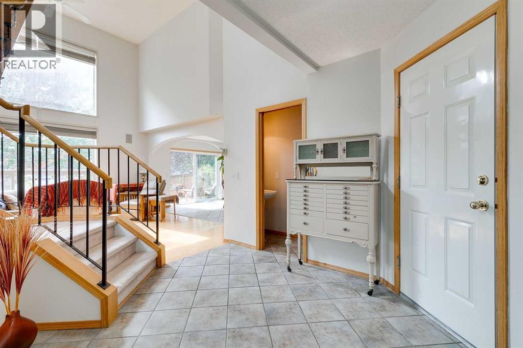 187 Valley Brook Circle Nw, Calgary, Alberta  T3B 5S1 - Photo 4 - A2255229