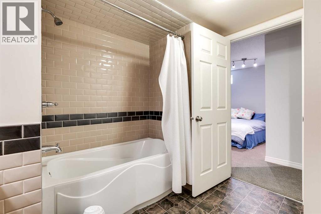 187 Valley Brook Circle Nw, Calgary, Alberta  T3B 5S1 - Photo 24 - A2255229