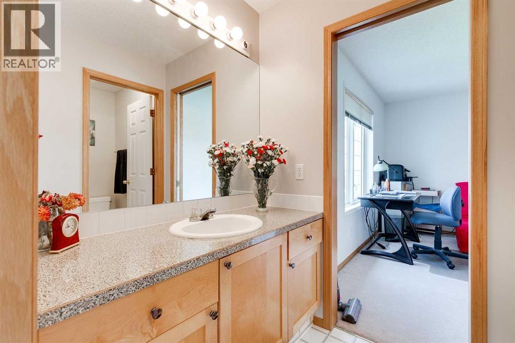 187 Valley Brook Circle Nw, Calgary, Alberta  T3B 5S1 - Photo 21 - A2255229