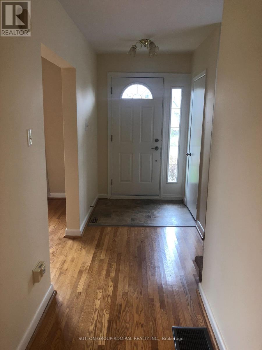 256 Mcconvey Drive, Richmond Hill, Ontario L4C 3K2 - Photo 2 - N12549848