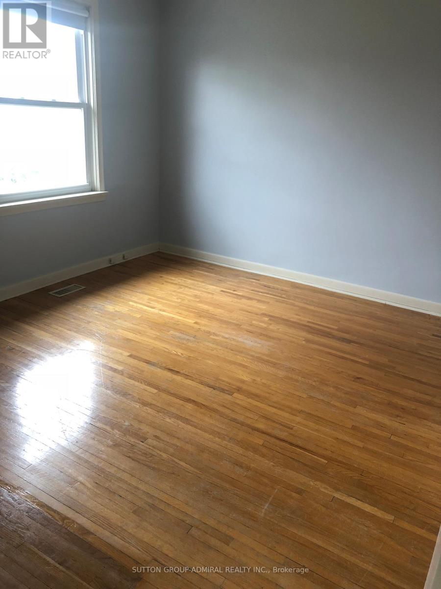 256 Mcconvey Drive, Richmond Hill, Ontario L4C 3K2 - Photo 5 - N12549848