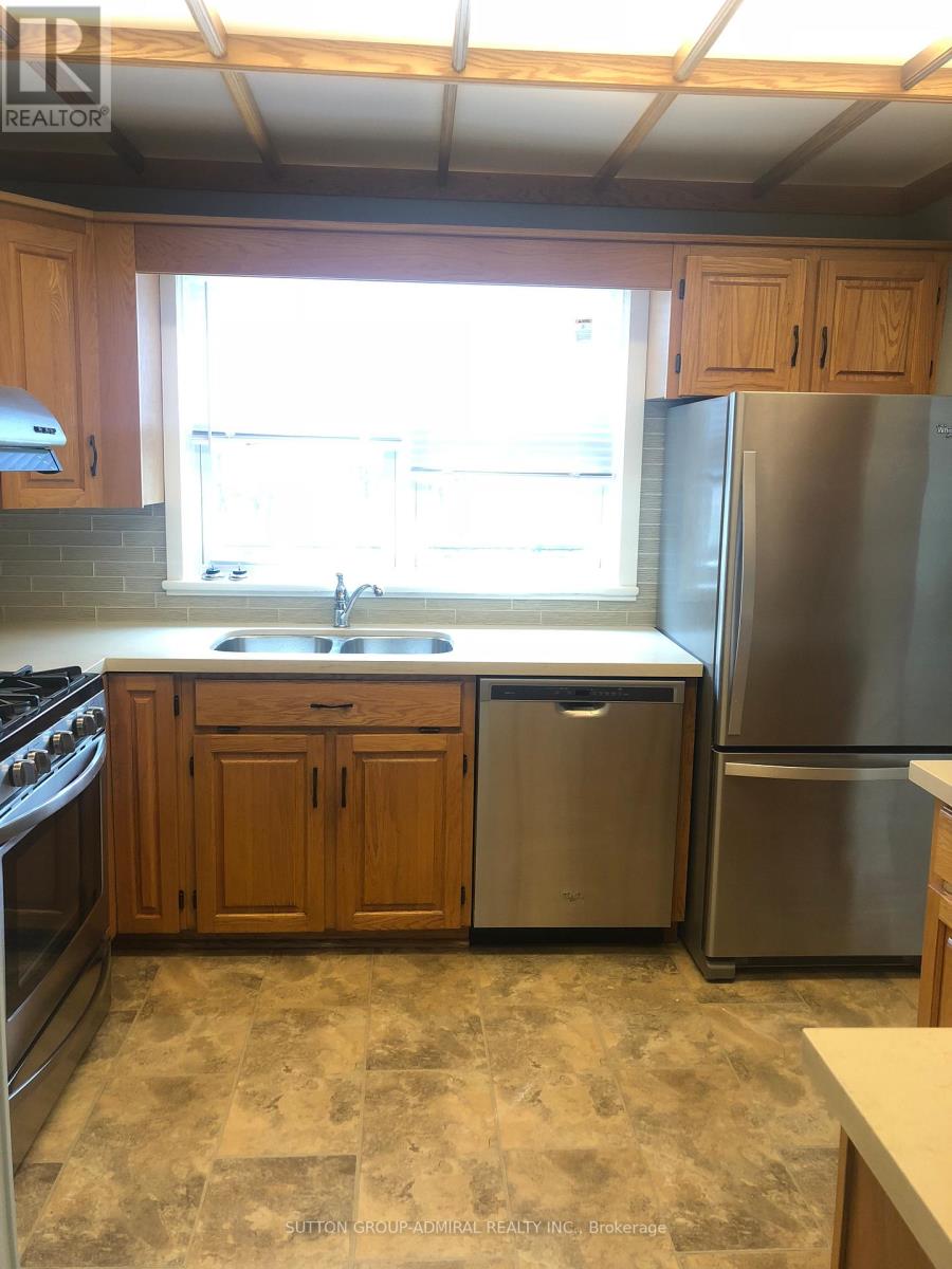 256 Mcconvey Drive, Richmond Hill, Ontario L4C 3K2 - Photo 6 - N12549848