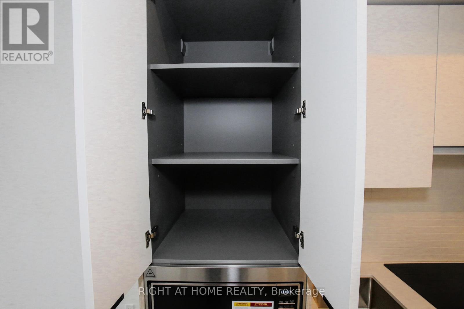 209 - 1007 The Queensway, Toronto, Ontario M8Z 0C6 - Photo 18 - W12549844