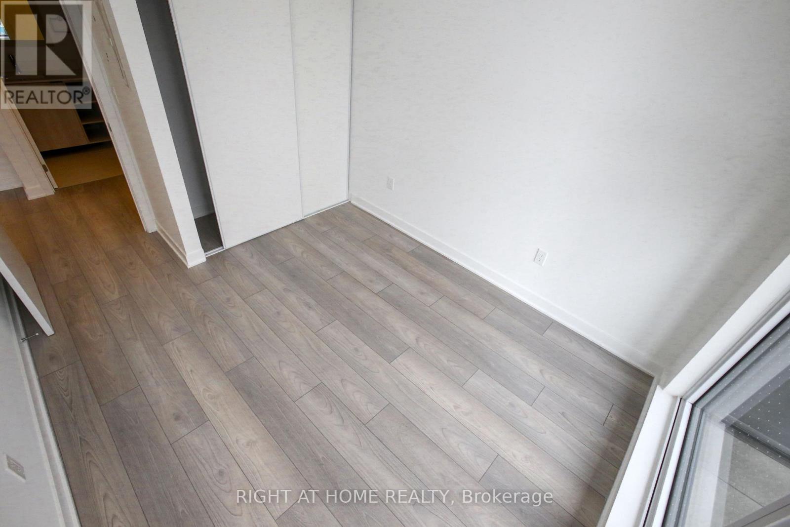 209 - 1007 The Queensway, Toronto, Ontario M8Z 0C6 - Photo 4 - W12549844