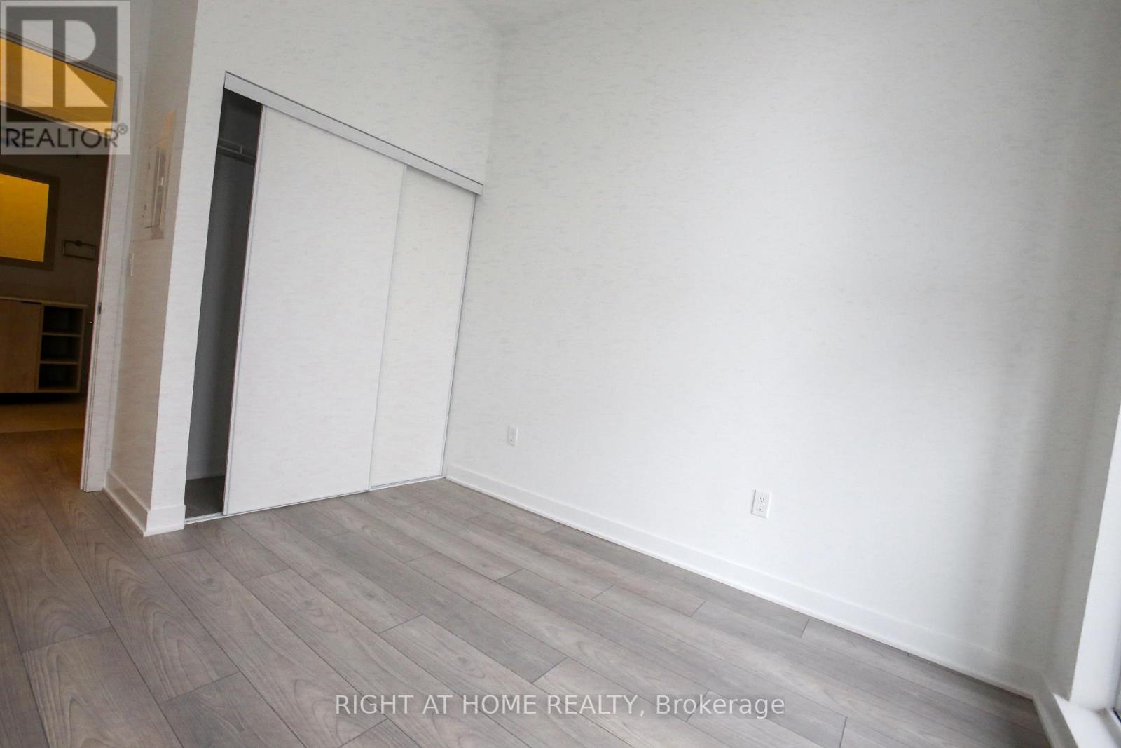 209 - 1007 The Queensway, Toronto, Ontario M8Z 0C6 - Photo 5 - W12549844