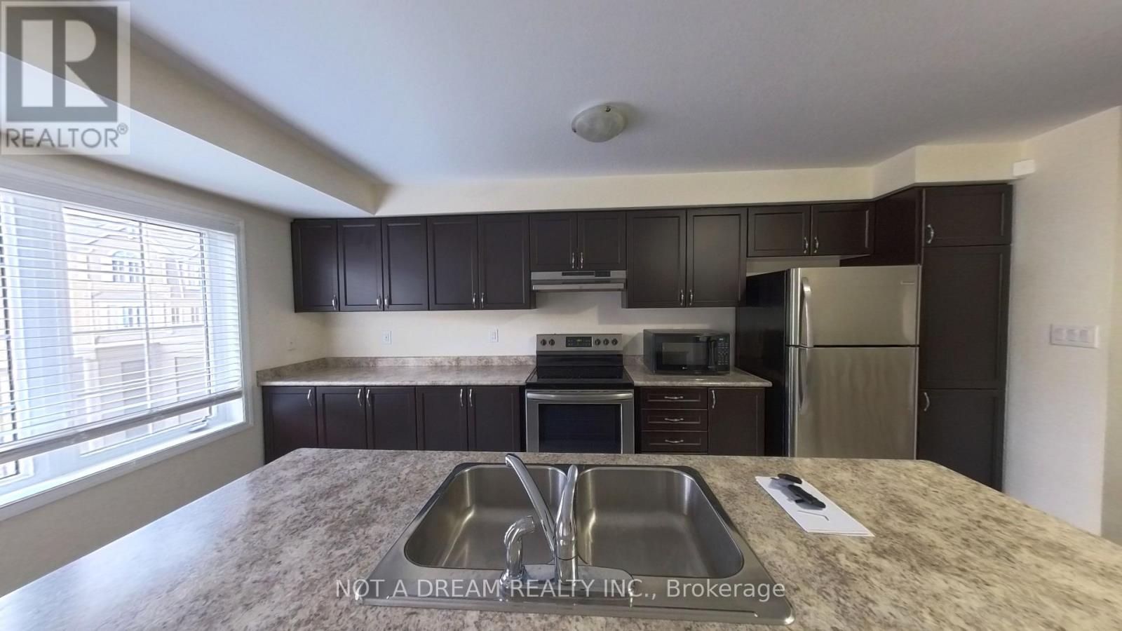 11 Bluegill Crescent, Whitby, Ontario L1P 0E4 - Photo 12 - E12549870