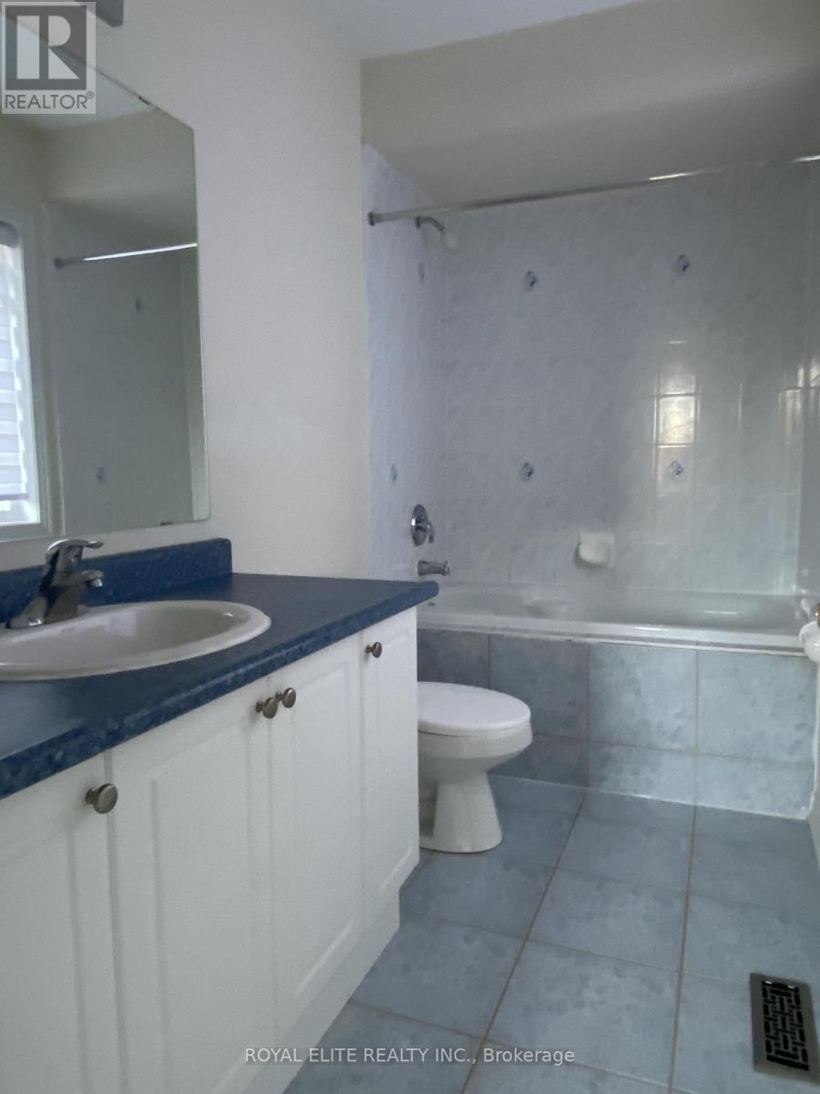 26 Starhill Crescent, Markham, Ontario L6C 2Z9 - Photo 10 - N12549860