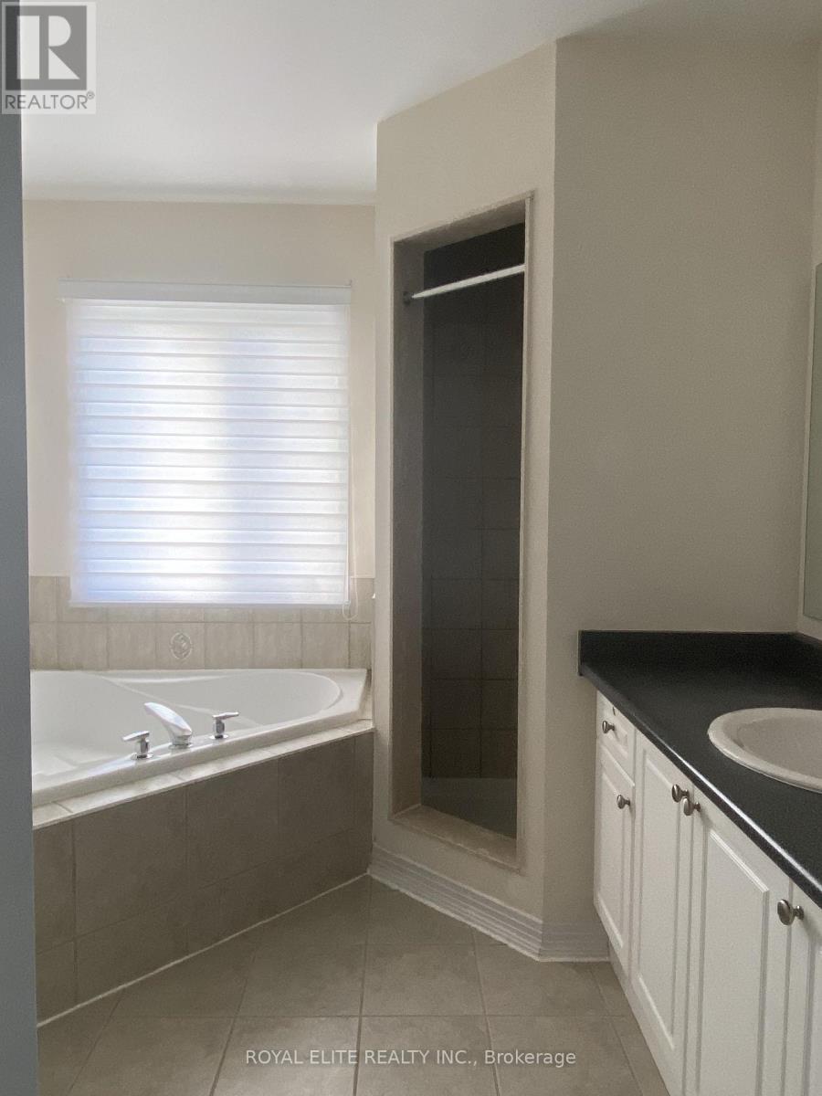 26 Starhill Crescent, Markham, Ontario L6C 2Z9 - Photo 8 - N12549860