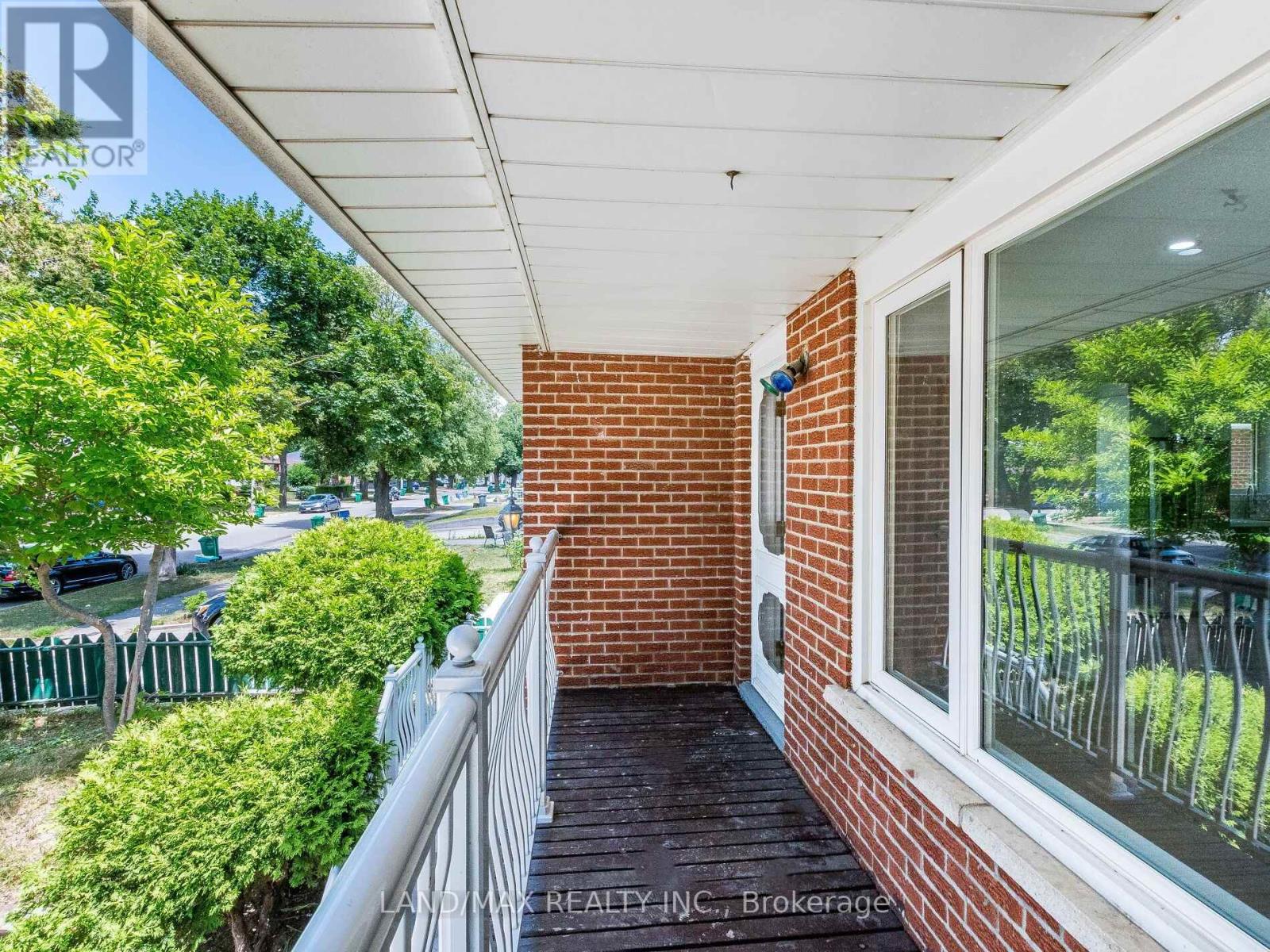 Upper - 7738 Kittridge Drive, Mississauga, Ontario L4T 3J6 - Photo 3 - W12549856