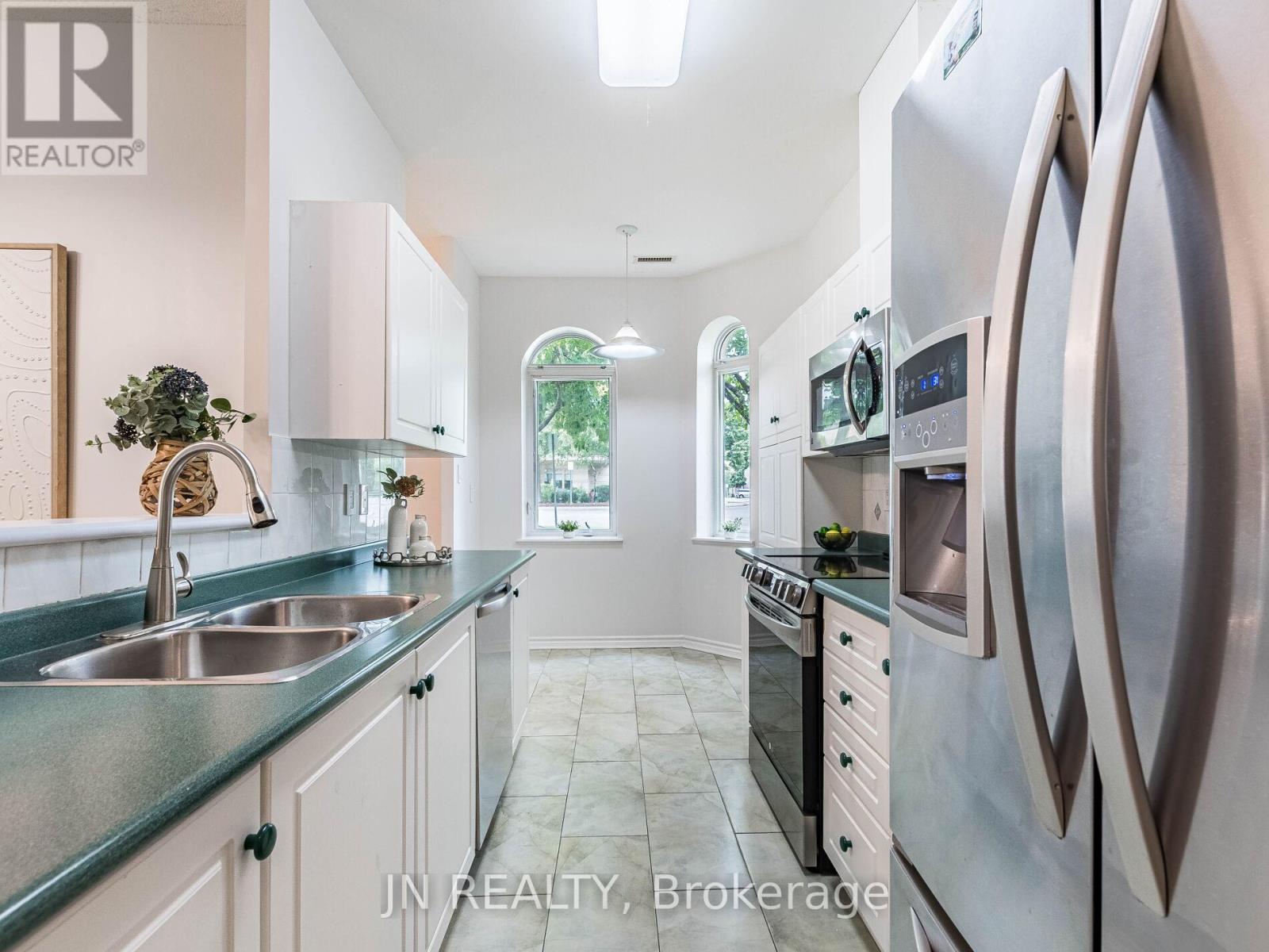 109 - 10 Dayspring Circle, Brampton, Ontario L6P 1B9 - Photo 16 - W12549858