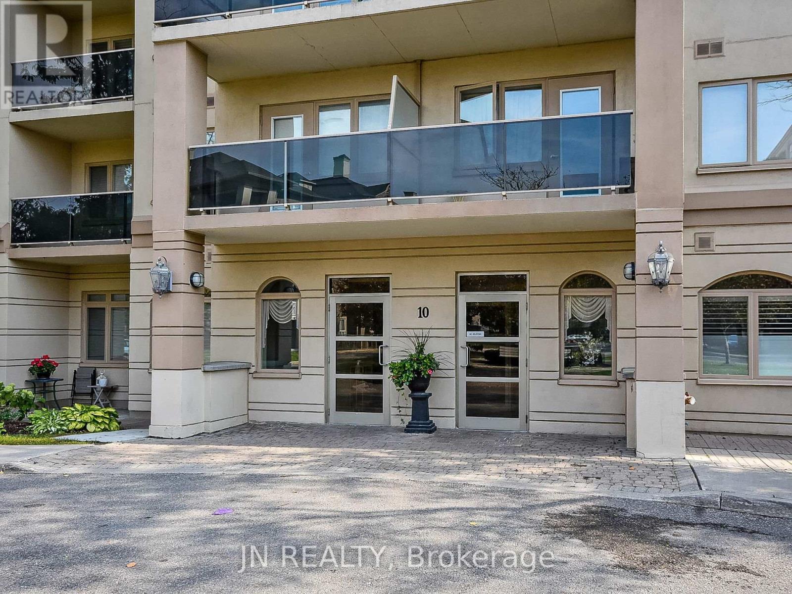 109 - 10 Dayspring Circle, Brampton, Ontario L6P 1B9 - Photo 3 - W12549858