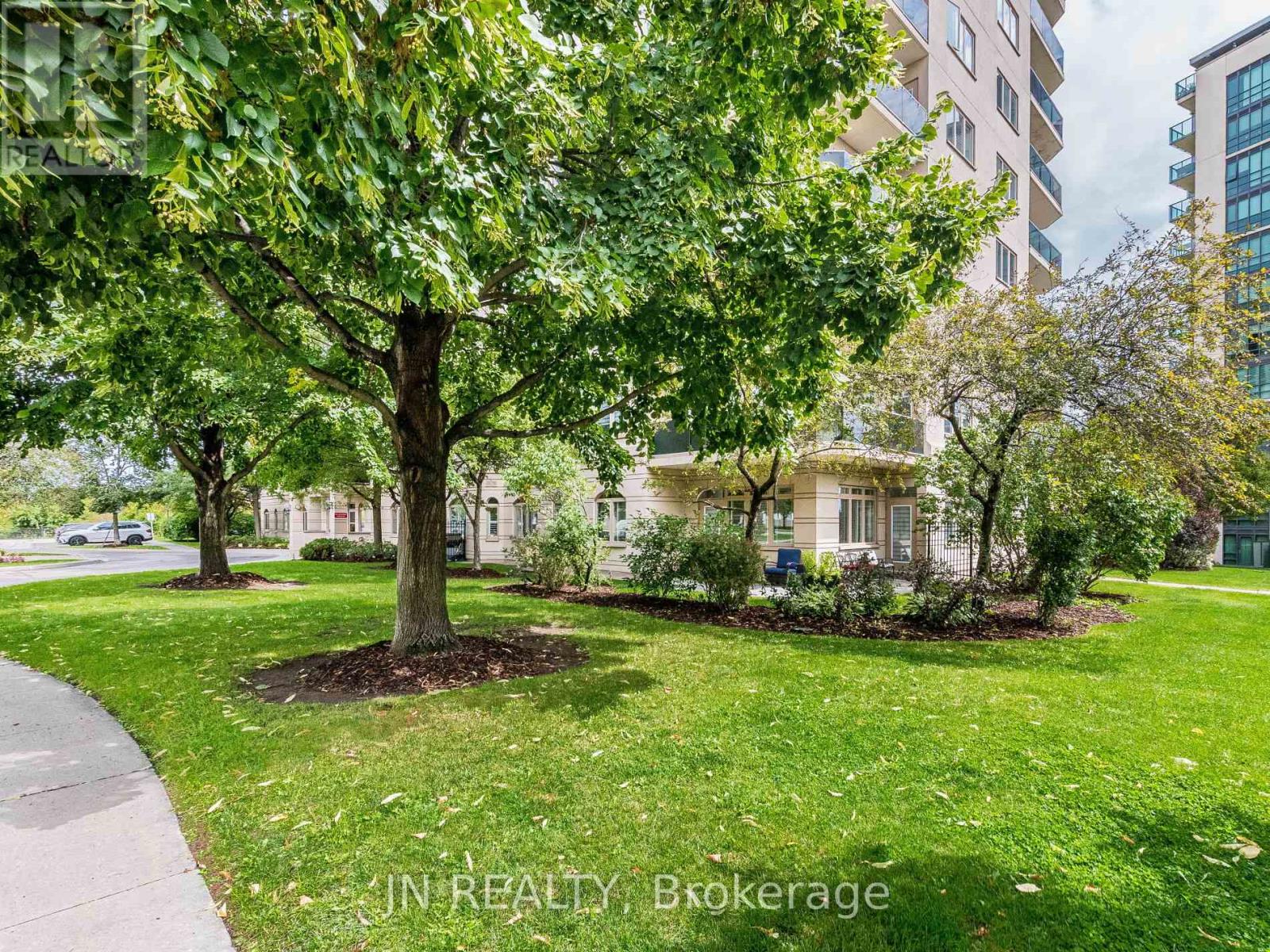 109 - 10 Dayspring Circle, Brampton, Ontario L6P 1B9 - Photo 38 - W12549858