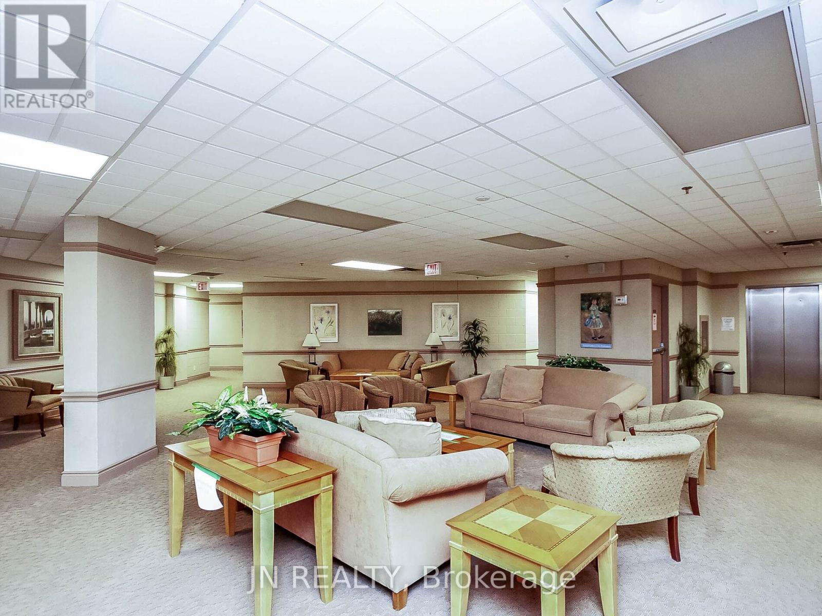 109 - 10 Dayspring Circle, Brampton, Ontario L6P 1B9 - Photo 47 - W12549858