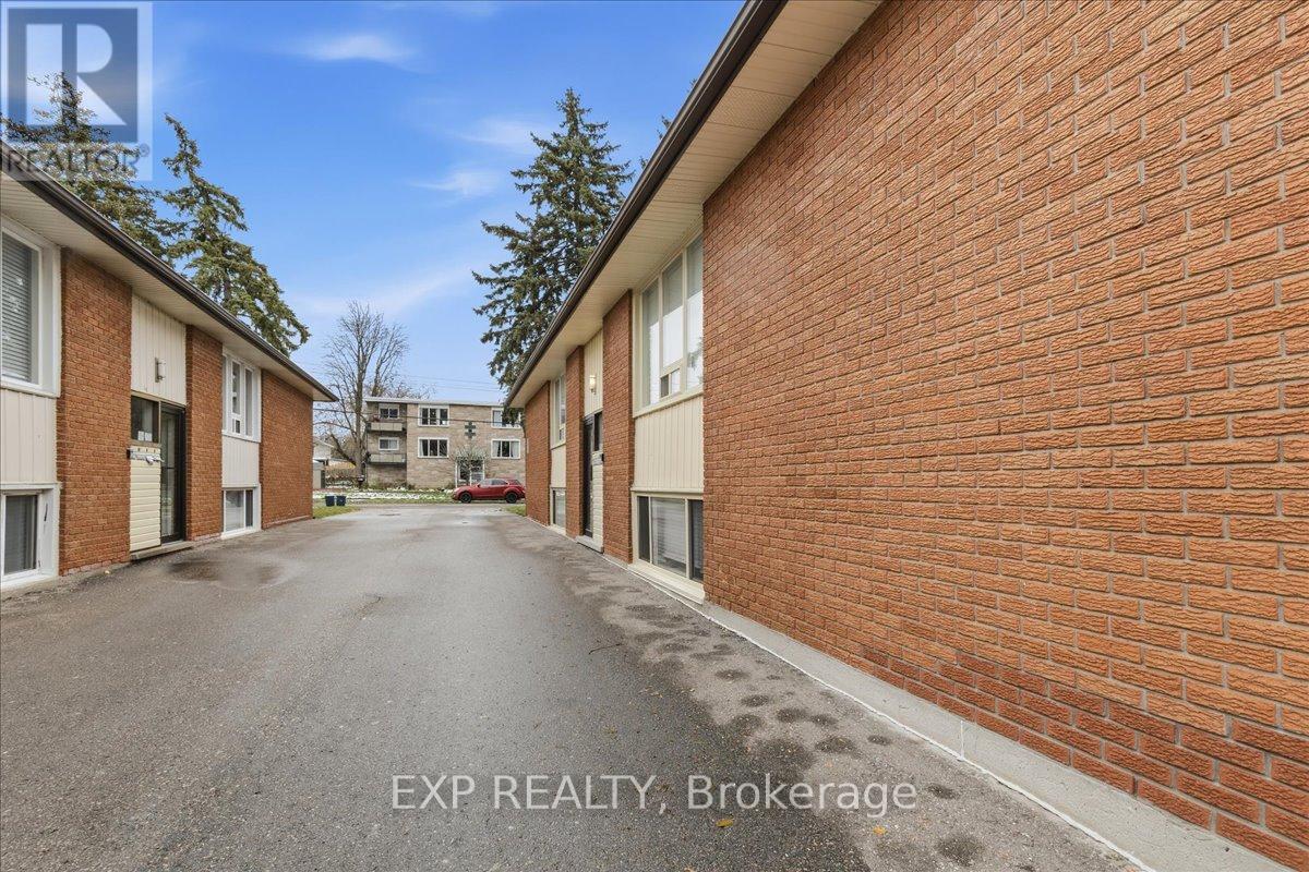 72 Barbara Crescent, Kitchener, Ontario N2M 4N2 - Photo 8 - X12549862