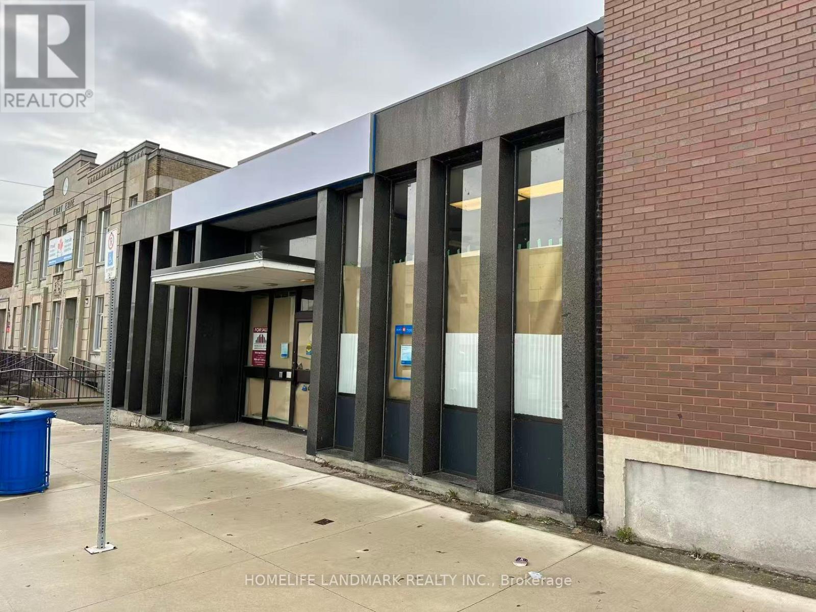 61 Jarvis Street, Fort Erie, Ontario L2A 2S3 - Photo 2 - X12549866