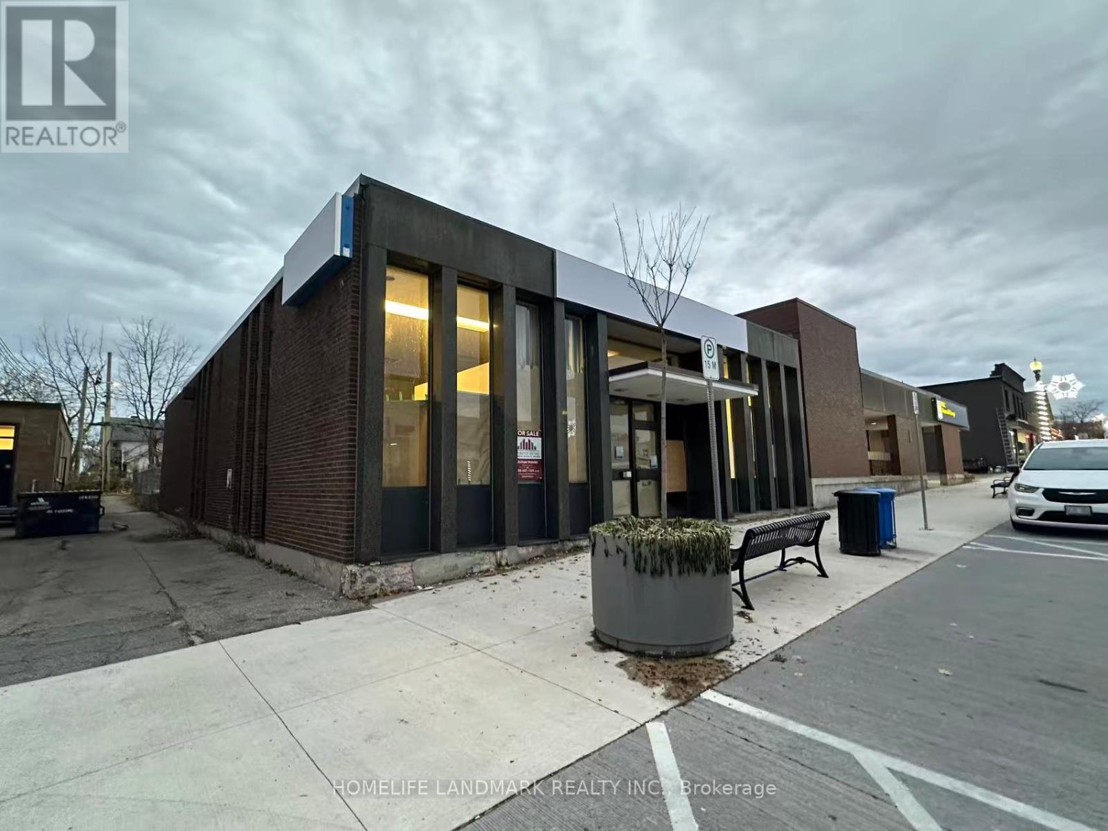 61 Jarvis Street, Fort Erie, Ontario L2A 2S3 - Photo 3 - X12549866