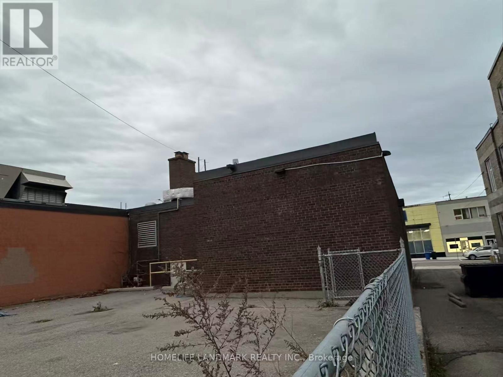 61 Jarvis Street, Fort Erie, Ontario L2A 2S3 - Photo 4 - X12549866