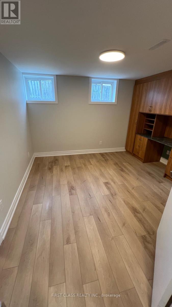 Basement - 989 Mcbride Avenue, Mississauga, Ontario  L5C 1M2 - Photo 5 - W12549878