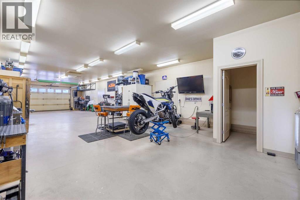 262060 Range Road 33, Rural Rocky View County, Alberta  T4C 0G6 - Photo 26 - A2237628