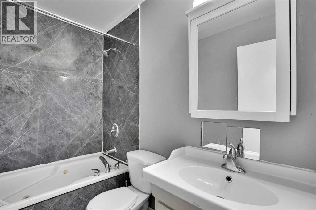 52 Pennsburg Way Se, Calgary, Alberta  T2A 2J5 - Photo 8 - A2270282