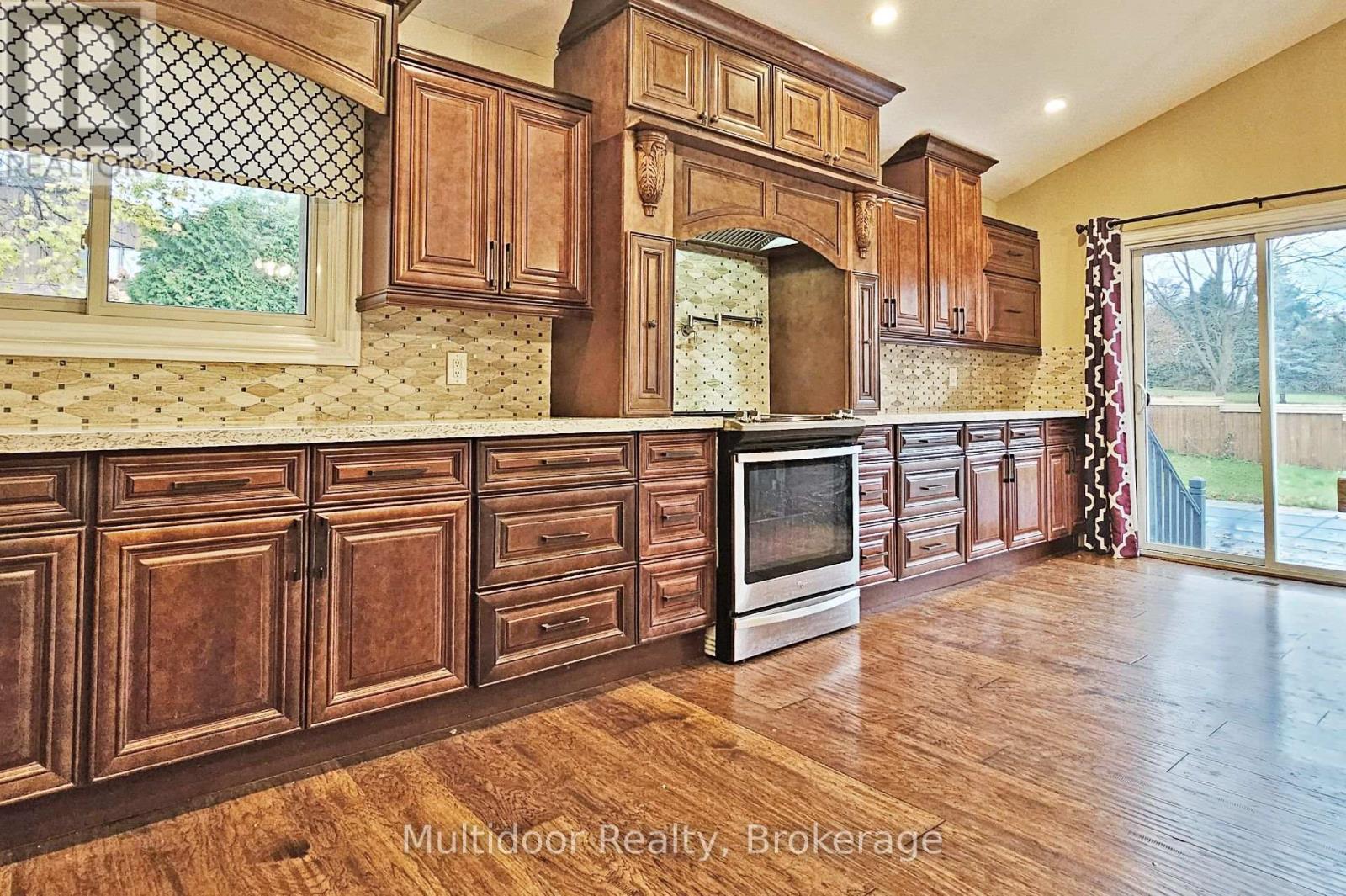 871 Swiss Heights, Oshawa, Ontario L1K 2B1 - Photo 6 - E12549890