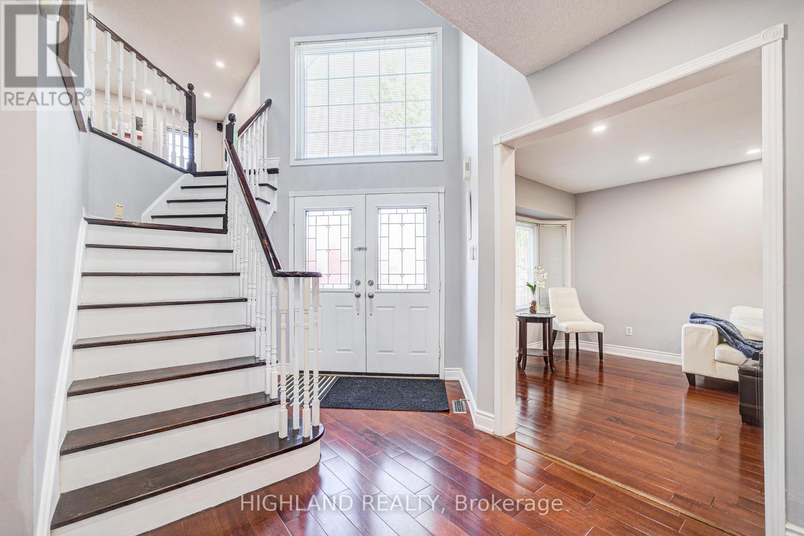 4781 Crystal Rose Drive, Mississauga, Ontario L5V 1G9 - Photo 7 - W12516918