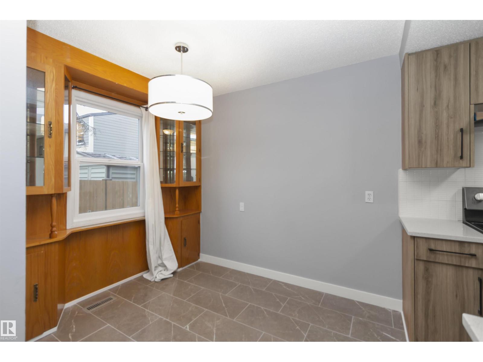 18 Willowdale Pl Nw, Edmonton, Alberta  T5T 1Z4 - Photo 5 - E4465943