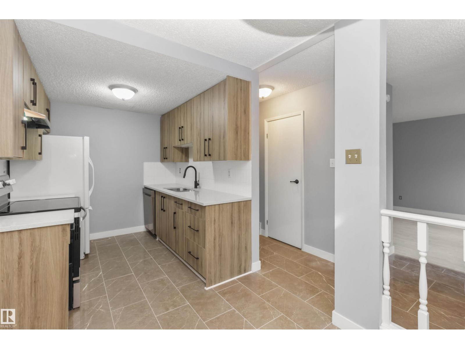 18 Willowdale Pl Nw, Edmonton, Alberta  T5T 1Z4 - Photo 8 - E4465943