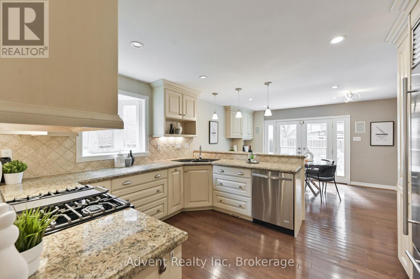 28 Delhi Crescent, Markham, Ontario L3R 4J6 - Photo 6 - N12549912