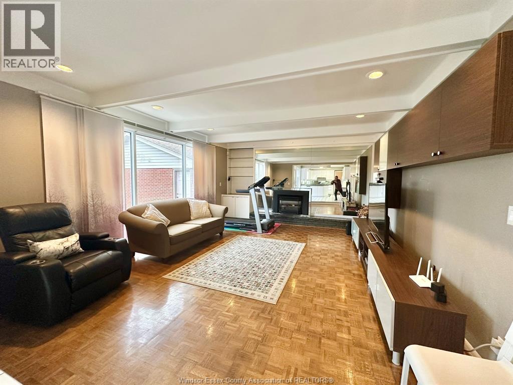 3748 Ouellette Avenue, Windsor, Ontario N9E 3M7 - Photo 13 - 25028898