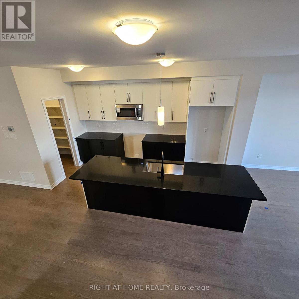 76 Richelieu Street, Russell, Ontario K0A 1W0 - Photo 2 - X12549924