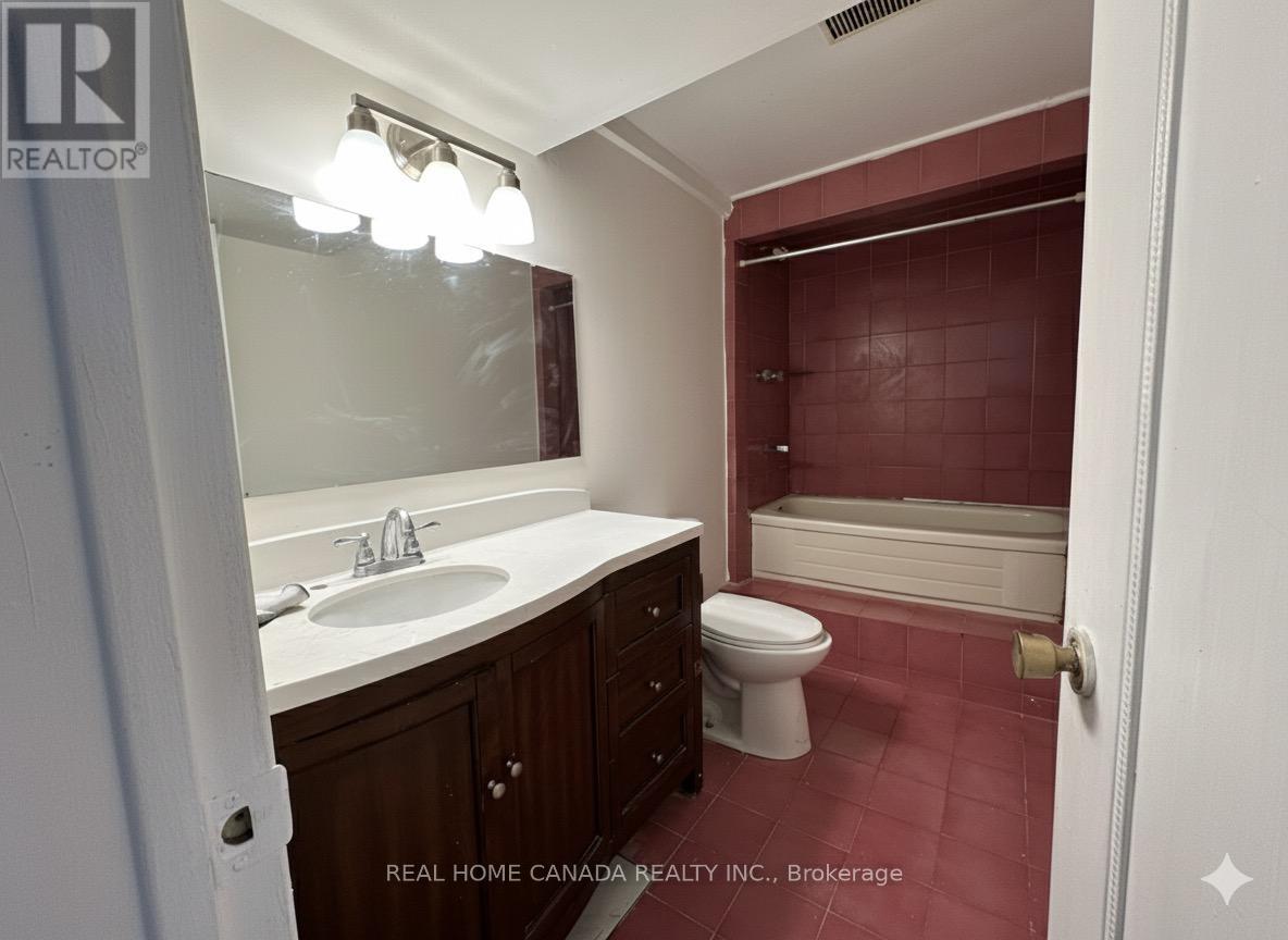 242 Fairglen Avenue, Toronto, Ontario  M1W 1B1 - Photo 11 - E12549922