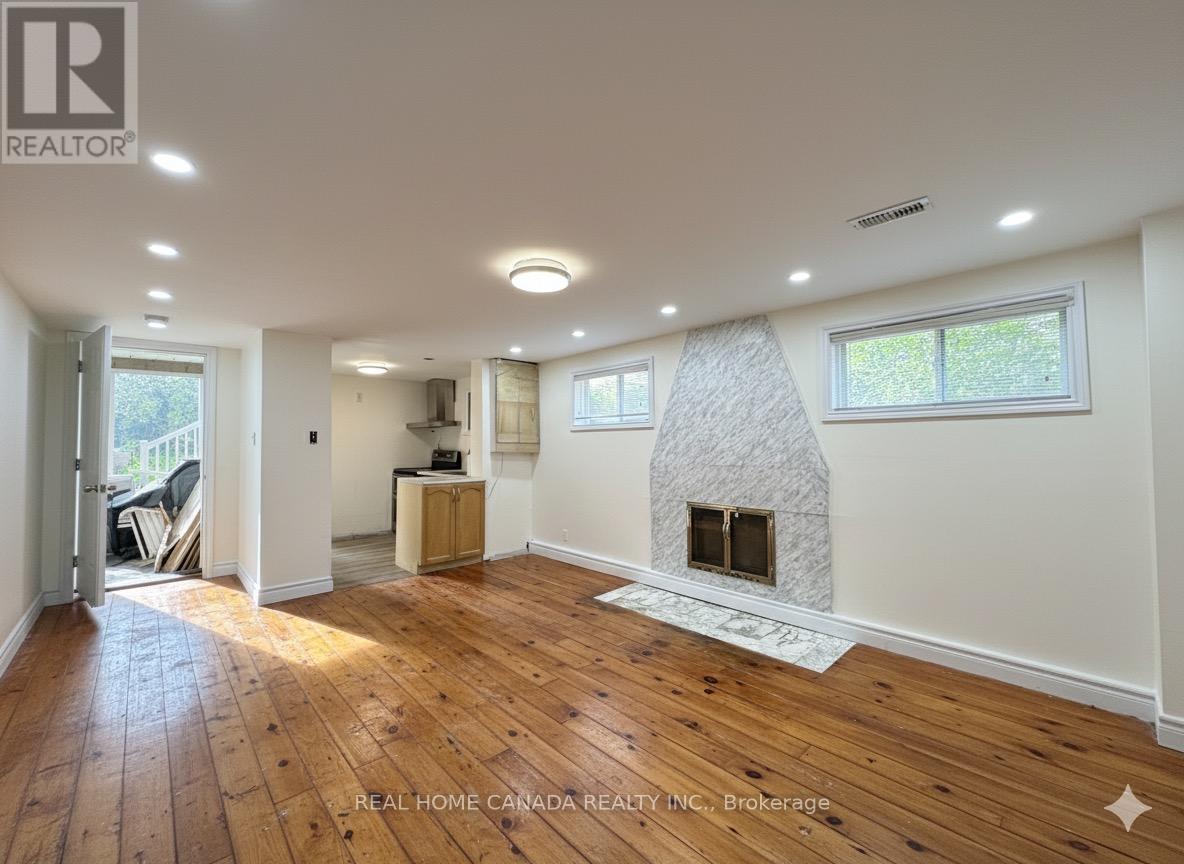 242 Fairglen Avenue, Toronto, Ontario  M1W 1B1 - Photo 3 - E12549922