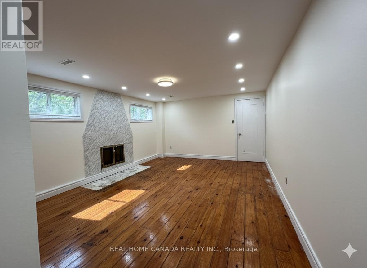 242 Fairglen Avenue, Toronto, Ontario  M1W 1B1 - Photo 4 - E12549922