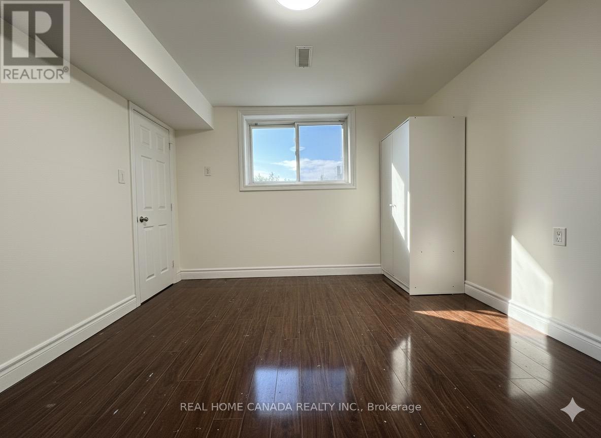 242 Fairglen Avenue, Toronto, Ontario  M1W 1B1 - Photo 6 - E12549922