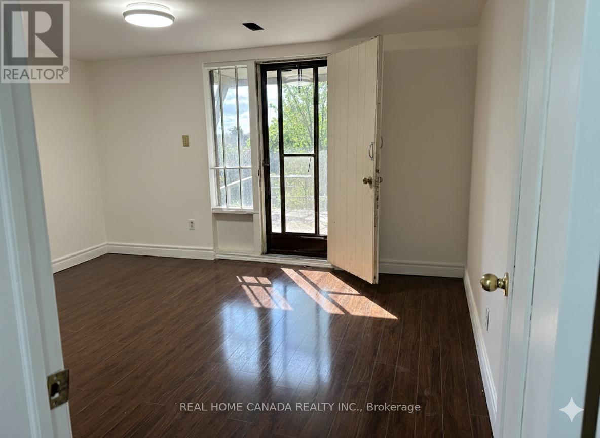 242 Fairglen Avenue, Toronto, Ontario  M1W 1B1 - Photo 9 - E12549922