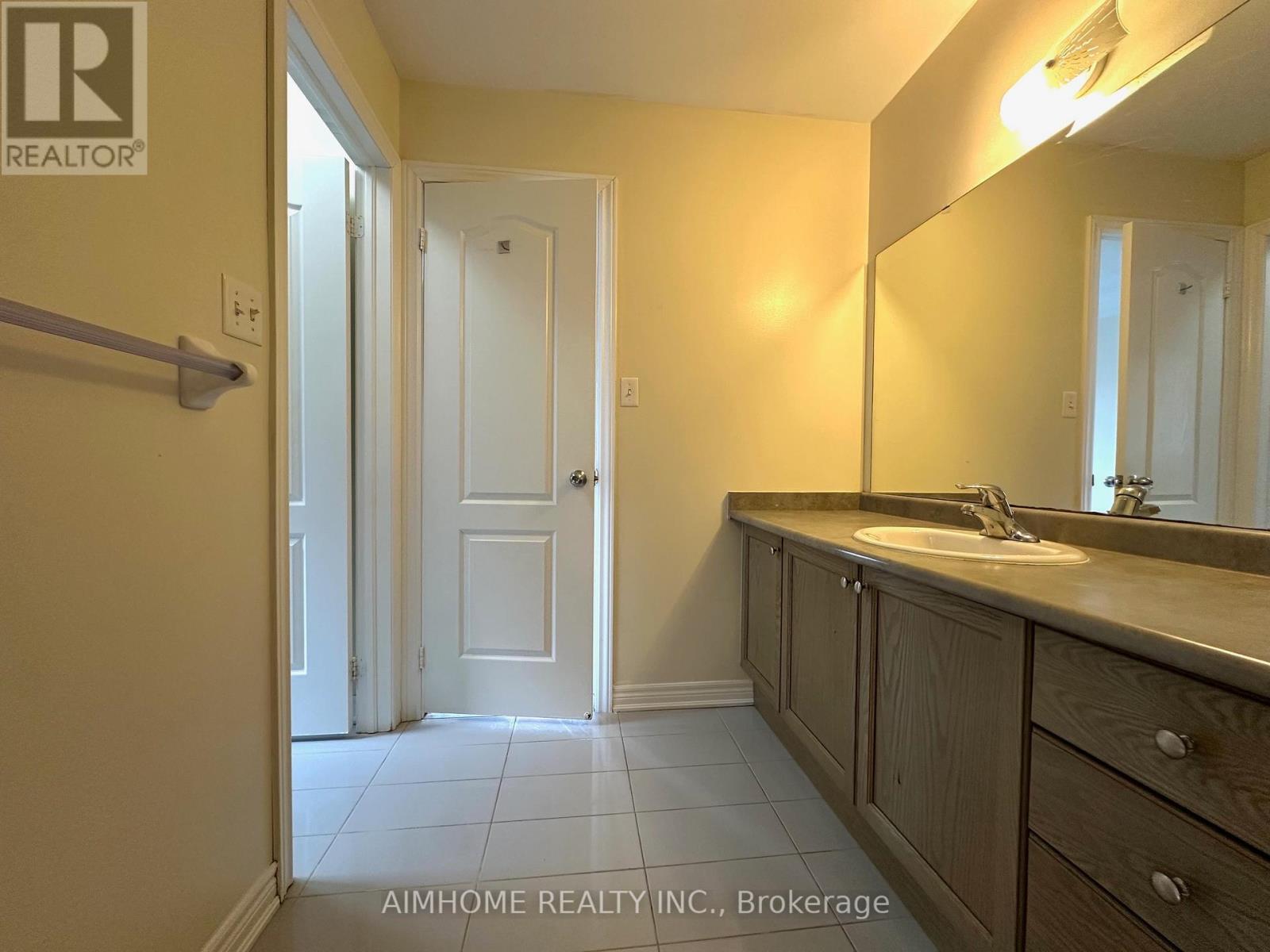 1171 Mctavish Drive, Newmarket, Ontario  L3X 0A8 - Photo 24 - N12549916