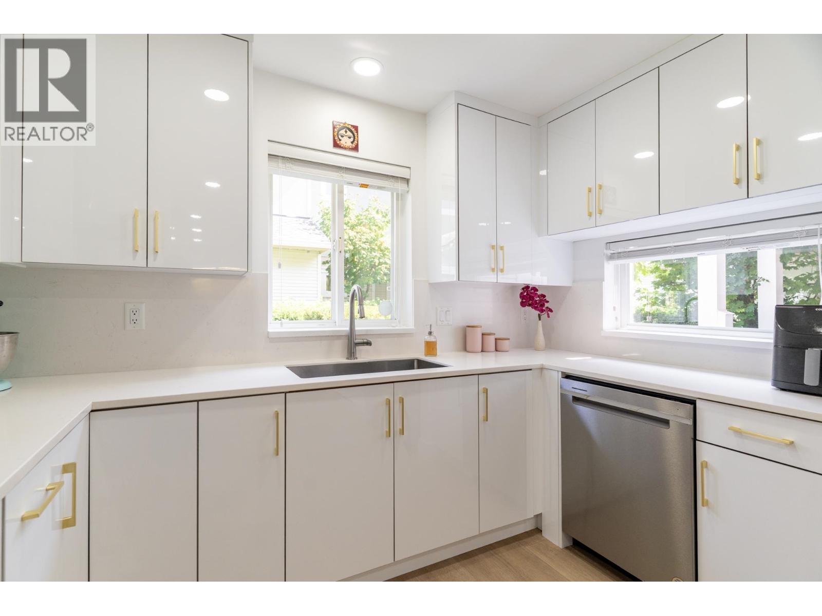 2 1233 W 16th Street, North Vancouver, British Columbia  V7P 1R5 - Photo 18 - R3058195