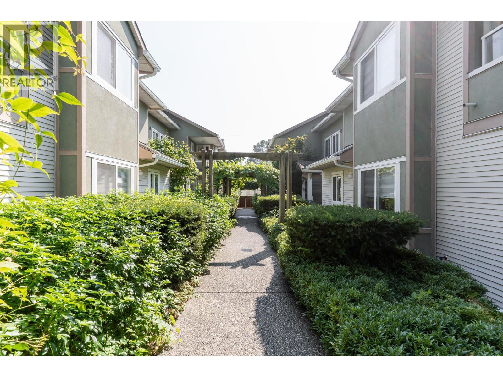 2 1233 W 16th Street, North Vancouver, British Columbia  V7P 1R5 - Photo 2 - R3058195