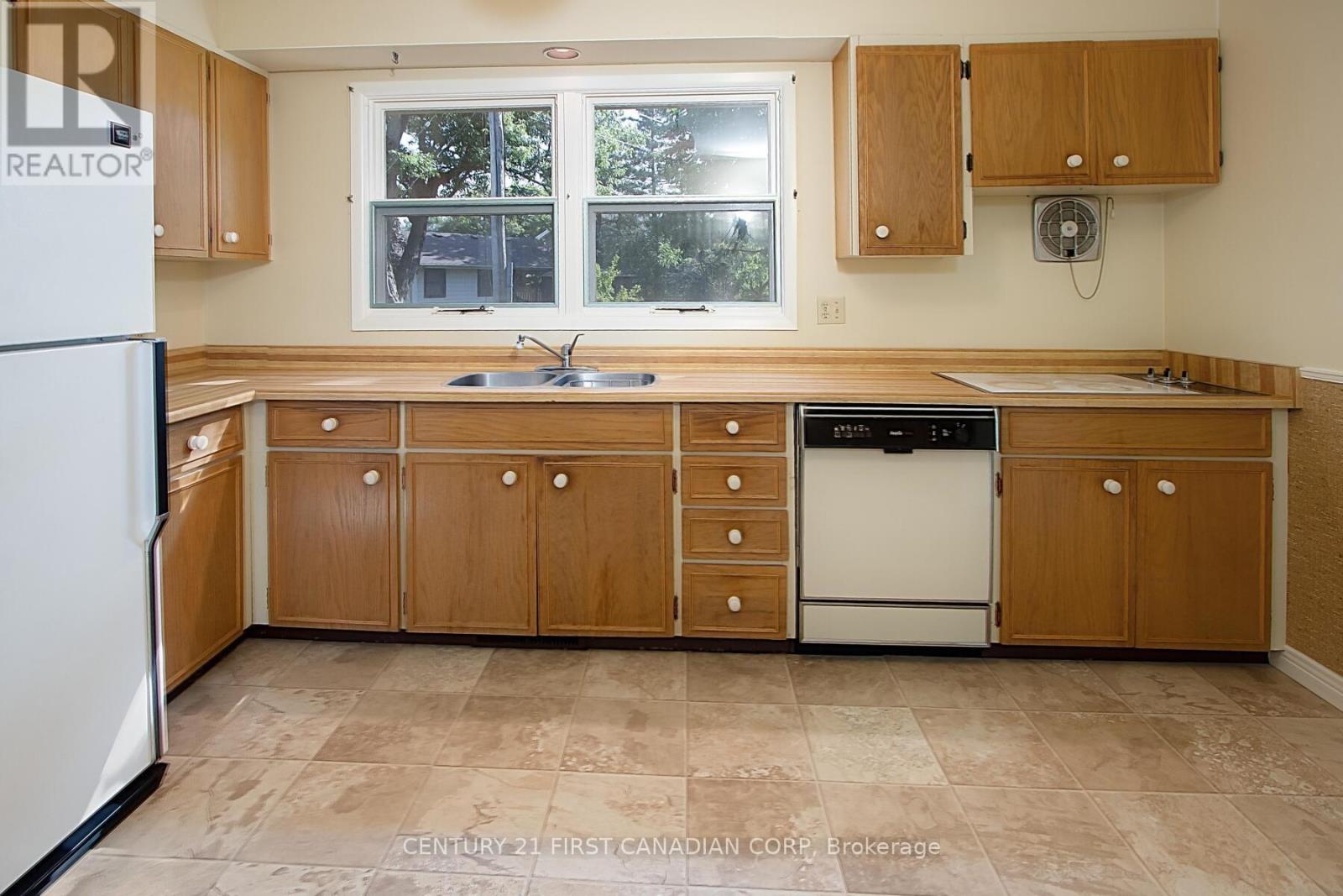 42 Naomee Crescent, London North, Ontario  N6H 3T4 - Photo 10 - X12549928