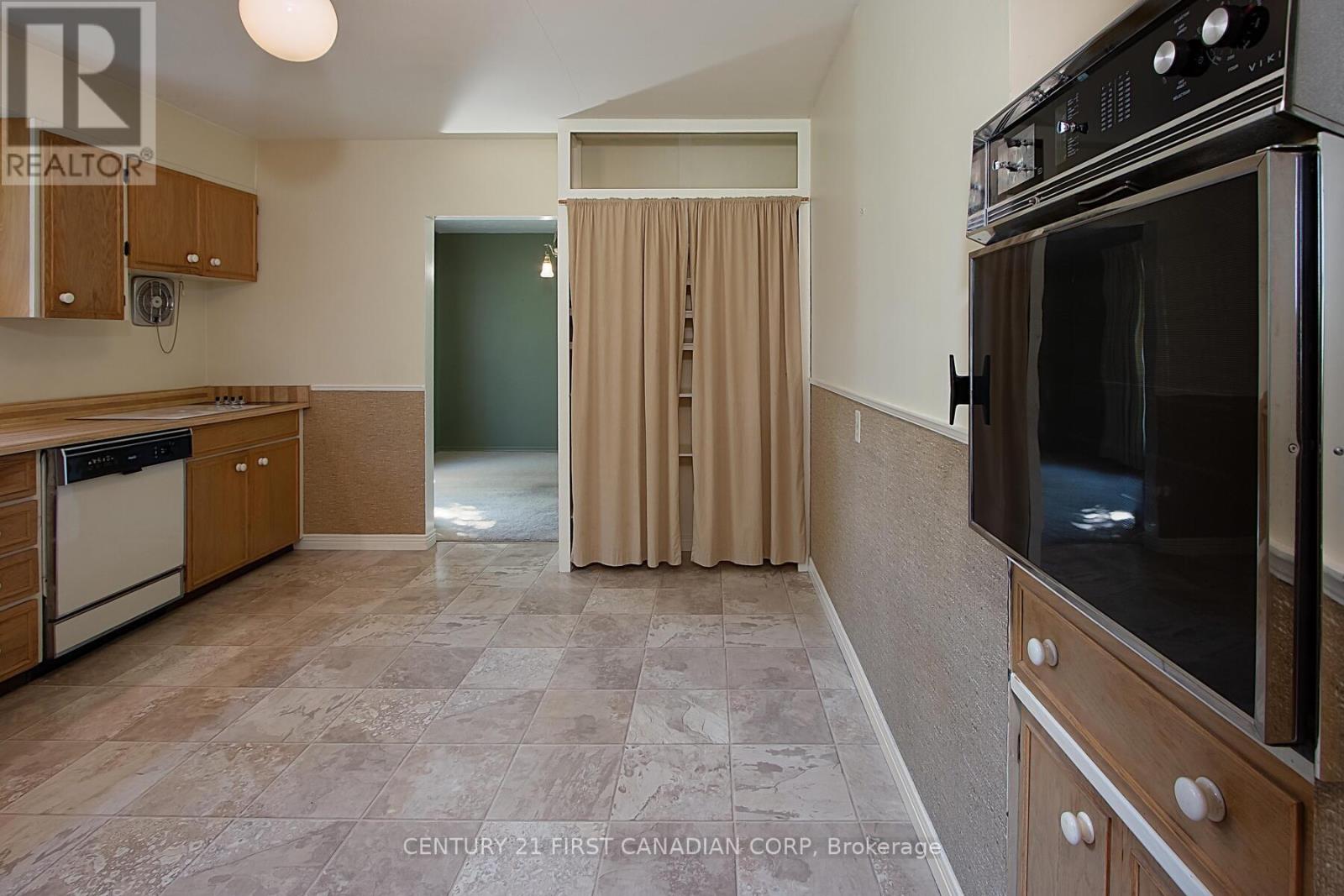 42 Naomee Crescent, London North, Ontario  N6H 3T4 - Photo 11 - X12549928