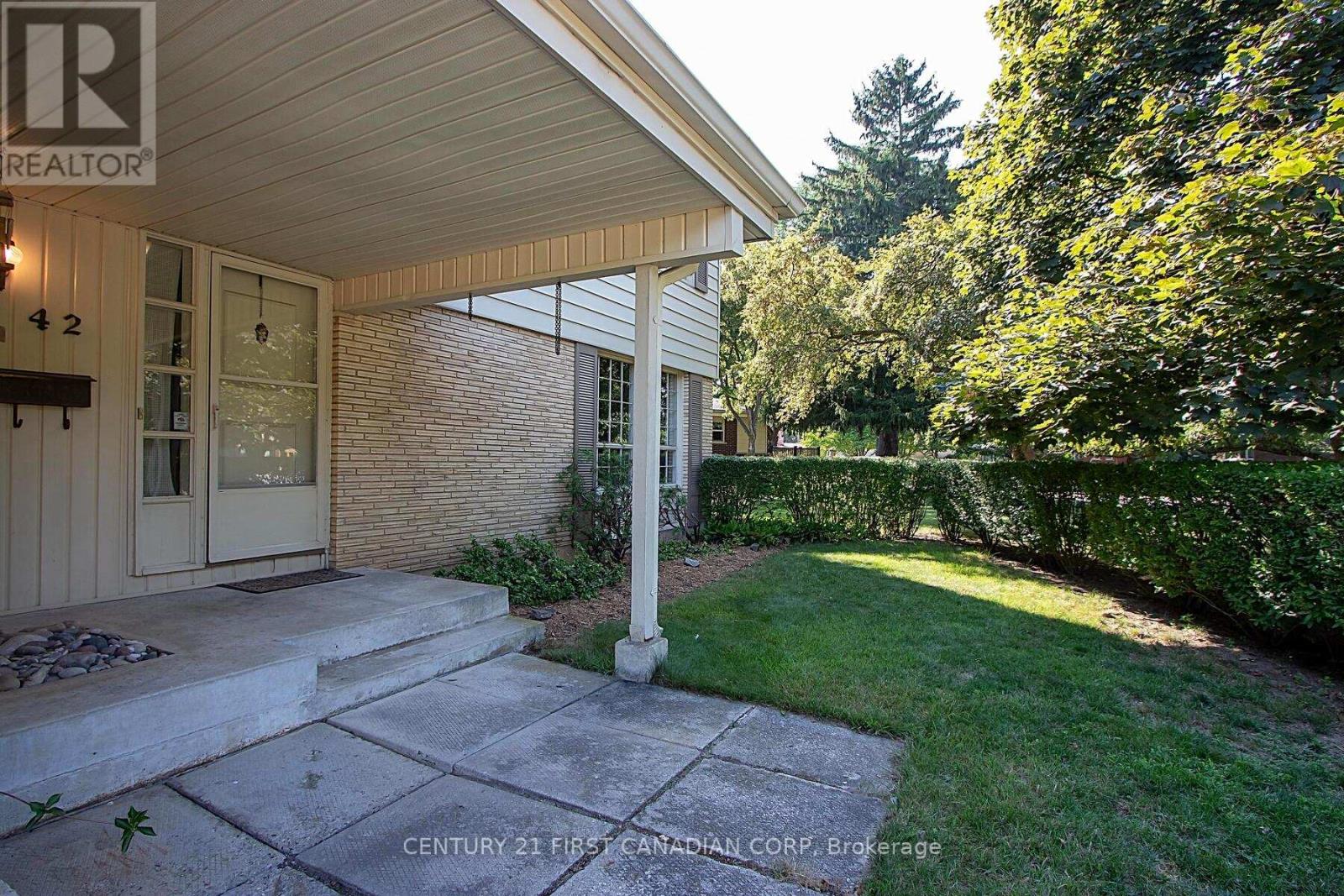 42 Naomee Crescent, London North, Ontario  N6H 3T4 - Photo 4 - X12549928