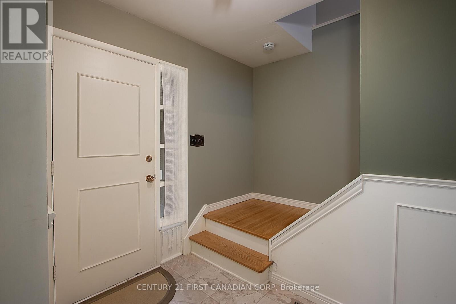 42 Naomee Crescent, London North, Ontario  N6H 3T4 - Photo 7 - X12549928