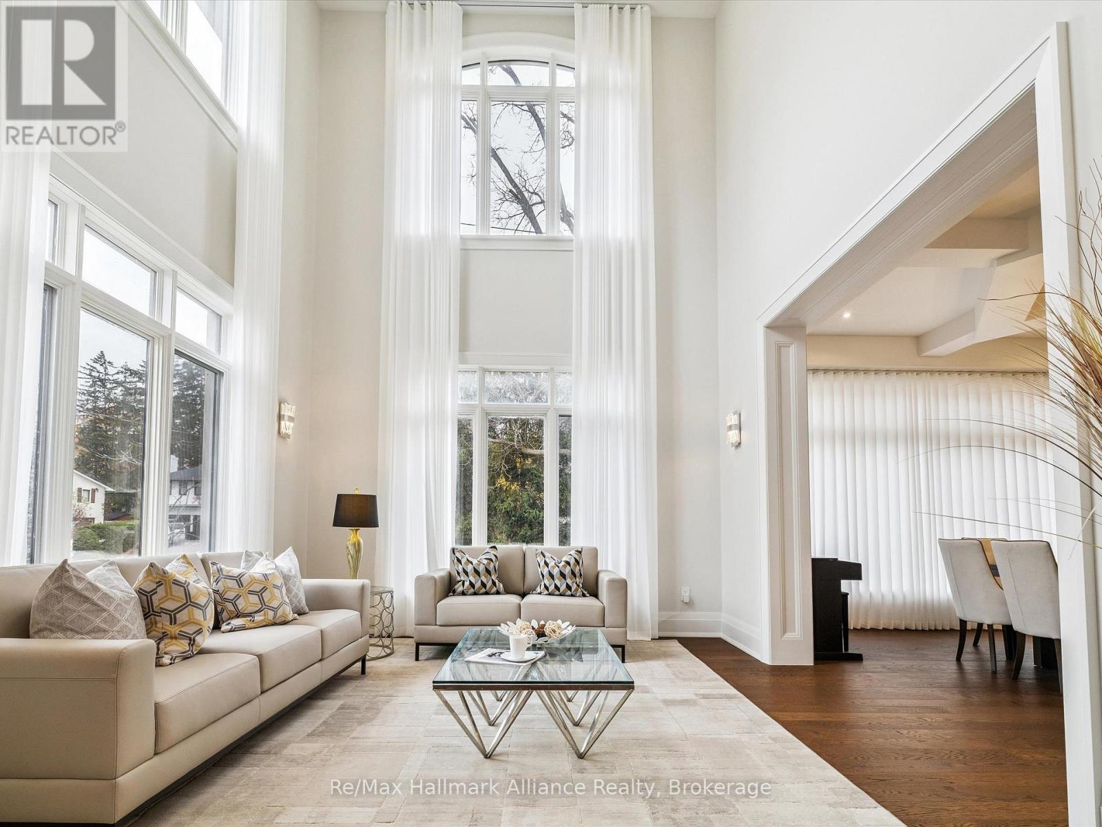 2032 Deramore Drive, Oakville, Ontario L6J 2P5 - Photo 4 - W12549952