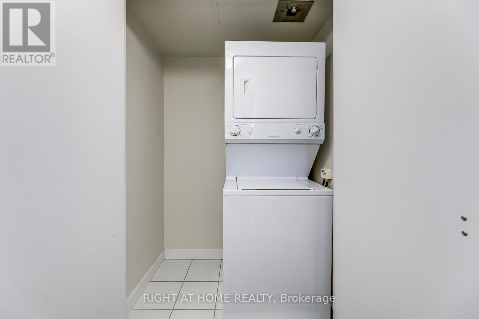 1405 - 33 Bay Street, Toronto, Ontario  M5J 2Z3 - Photo 17 - C12549938